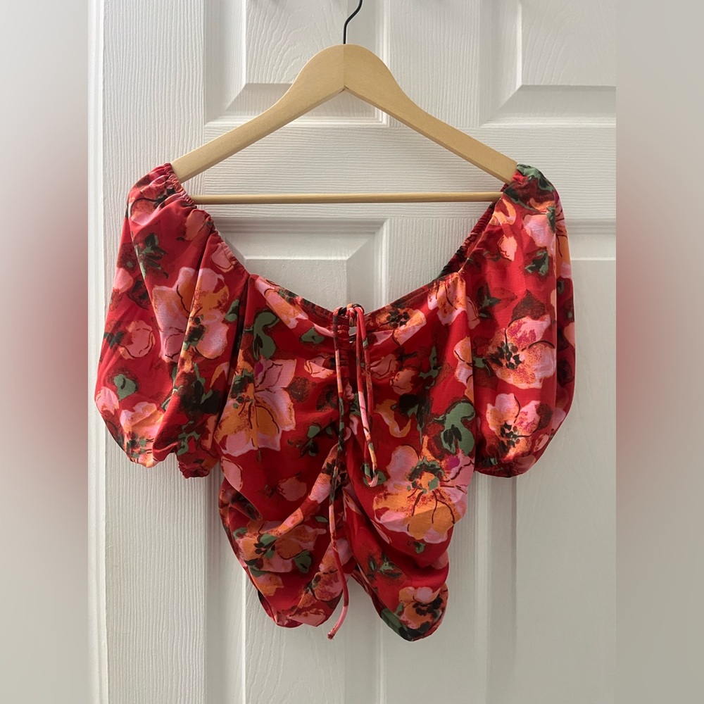 H&M floral cropped blouse
